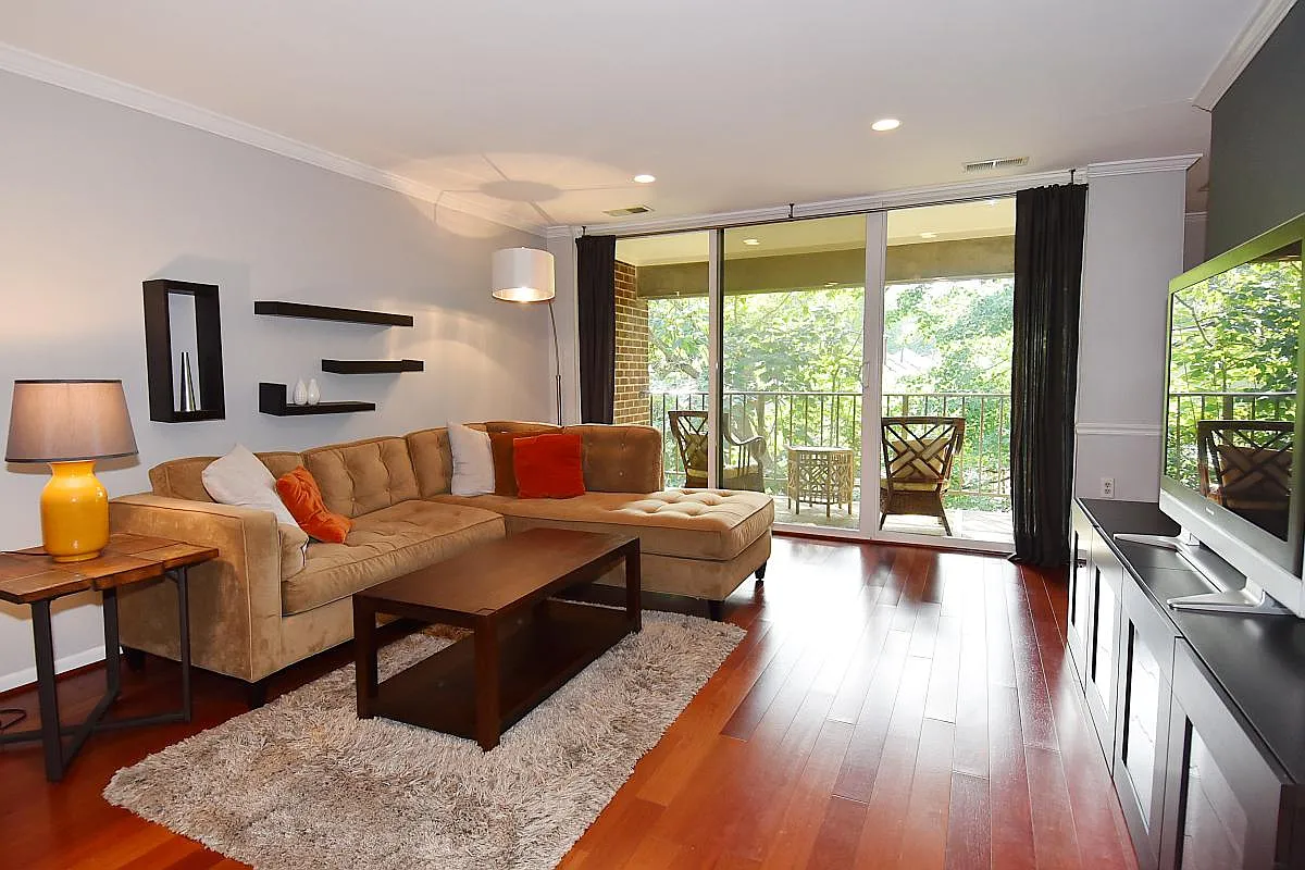 3 bed, 1234 sqft, $2,800 — Photo 1