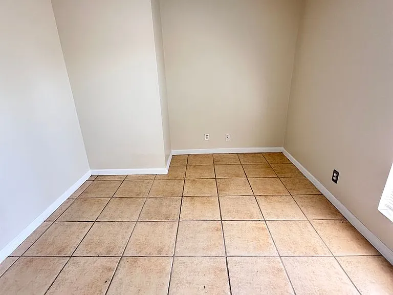 1785 Alpha Ct SE — Photo 24