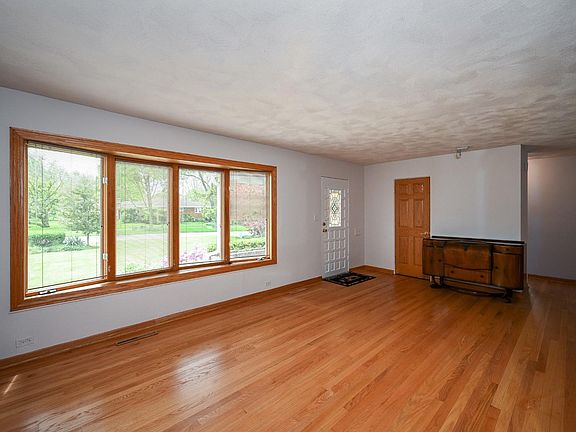 5th image of 115 E Park Ave