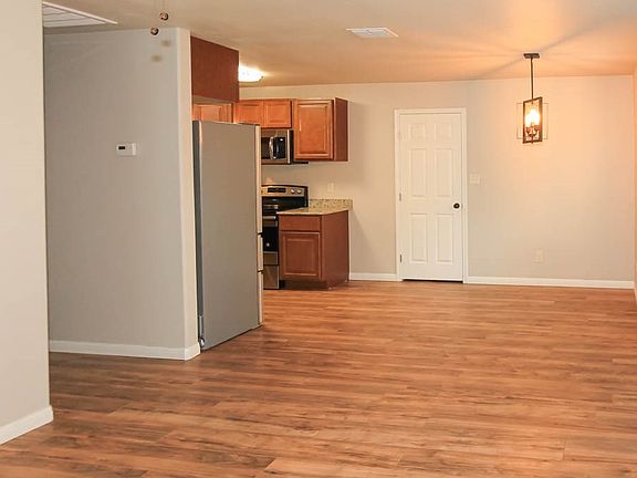 5th image of 505 N Avenue B