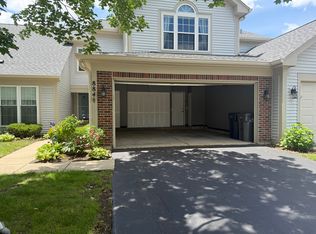 884 Dandridge Ct, Elgin, IL 60120