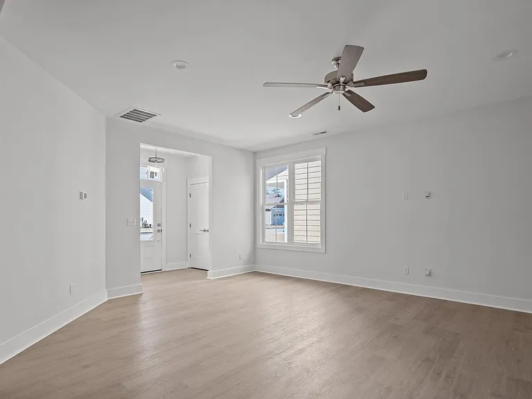 4772 Yellowood Dr — Photo 19