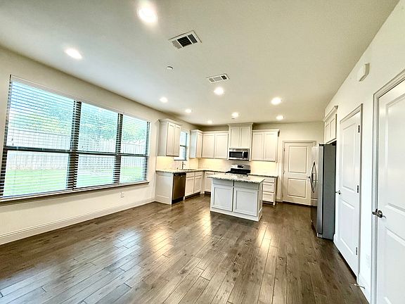 4th image of 2201 Jameson Ln