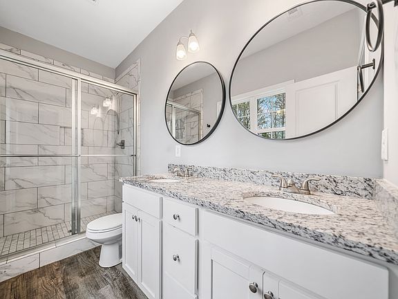 5th image of 350 Highland Pointe Dr