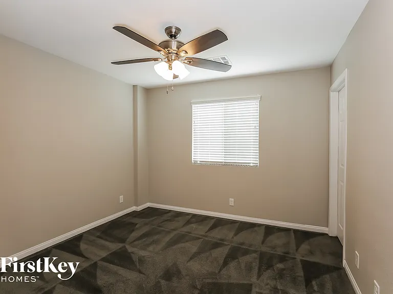 4551 Wyncrest Ave — Photo 11