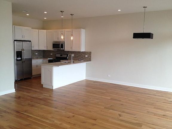 3rd image of 3428 N Southport Ave