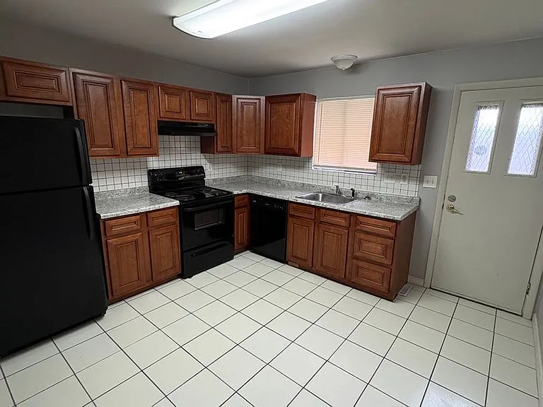 Northbrook Apartments — Photo 17