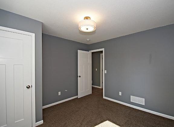 4th image of 66 Winnipeg Ave
