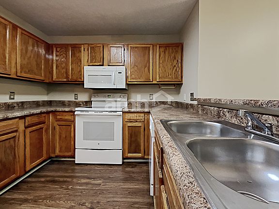3rd image of 926 Arbor Forest Lndg SW