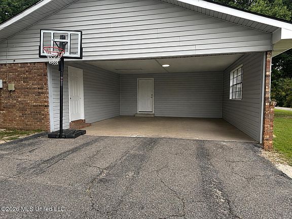4th image of 404 Dorothy St S