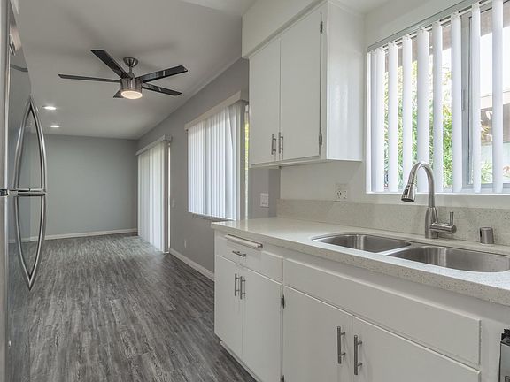 2nd image of 1527 Yale St #10