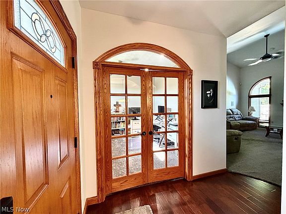 2nd image of 2101 Oakwood St