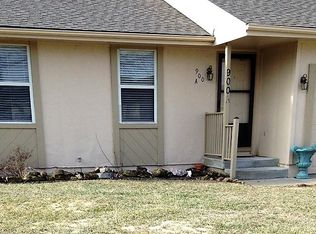 901 Meadow Brook Dr APT B, Clinton, MO 64735