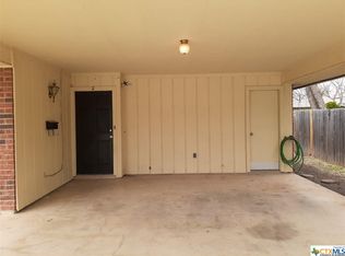 416 E Humphreys St, Seguin, TX 78155