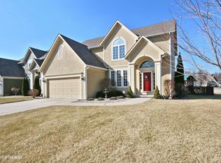 5616 NE Hidden Meadow Cir, Lees Summit, MO 64064