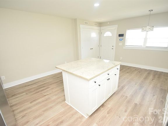 5th image of 258 Carver Ave SW