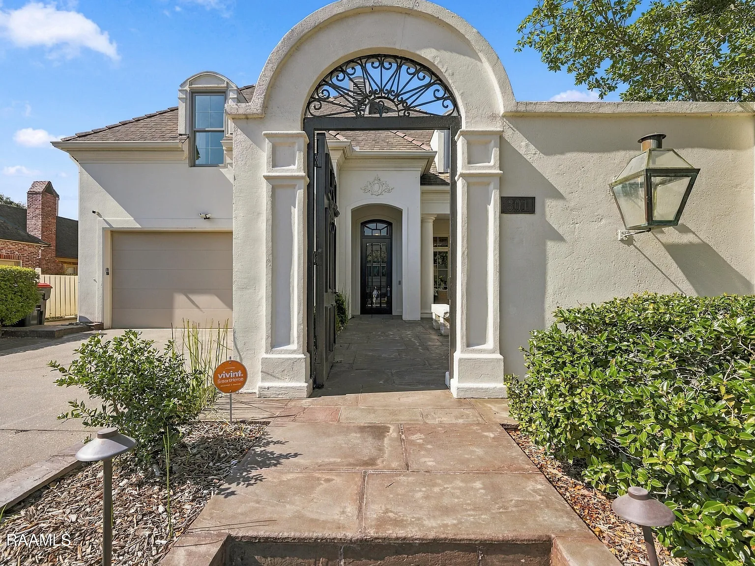 3 bed, 4.5 bath, 5038 sqft, $4,500 — Photo 2