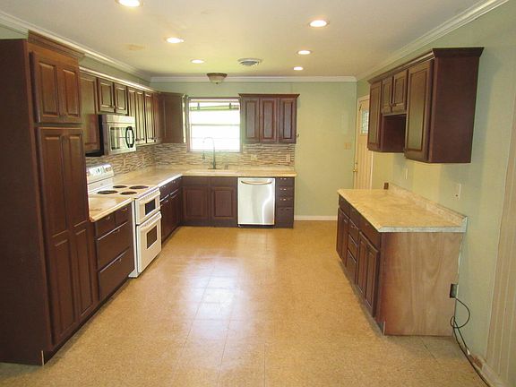 3rd image of 295 Acacia Ln