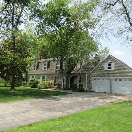 3rd image of 132 Woodside Ct