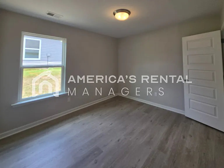 10303 Squires Way — Photo 13