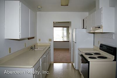 3rd image of 225 Jefferson St