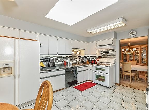 4th image of 13015 S Oak Ct