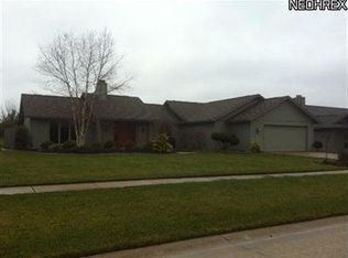 33068 Pebble Brook Dr, North Ridgeville, OH 44039