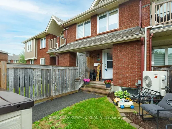 1760 Cabaret Ln #205, Ottawa, ON K4A 2H1