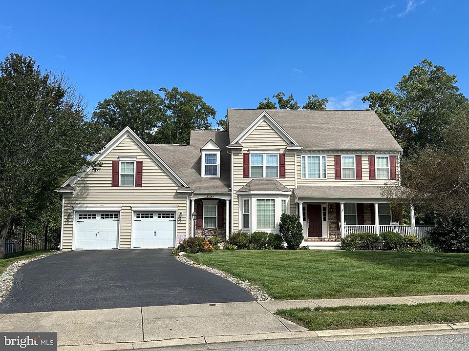 1st image of 45140 Woodhaven Dr