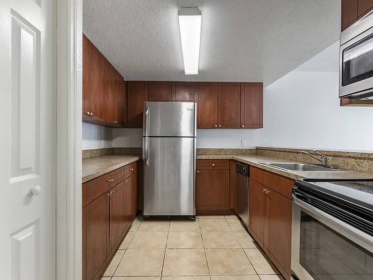 Mariner's Cove Apartments — Photo 8