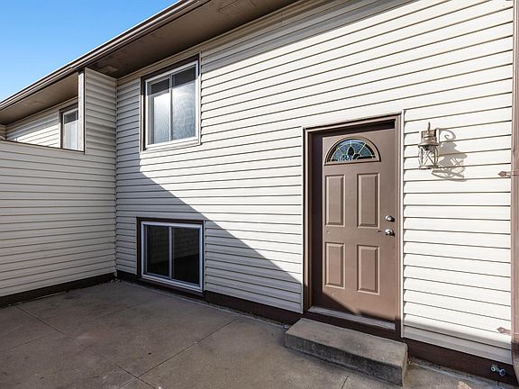 3rd image of 7423 142nd Street Ct