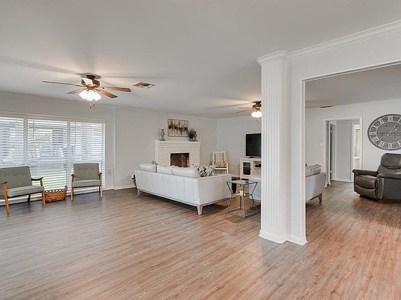3rd image of 313 Lake Dr