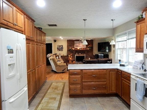 2nd image of 8851 State Road 38 E