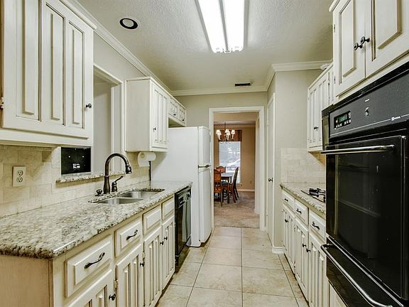 2nd image of 923 Loganwood Ave