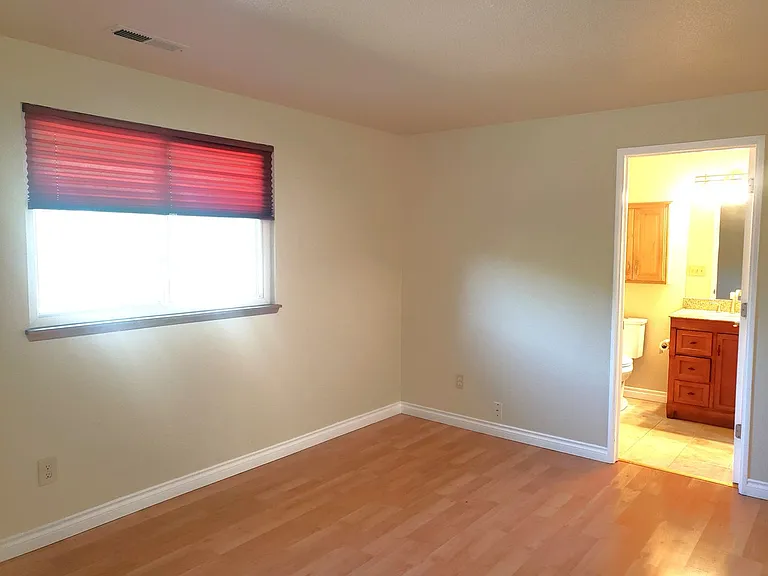 212 NE 175th Ave — Photo 14