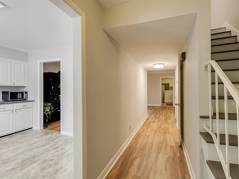 126 Jefferson Pl — Photo 2