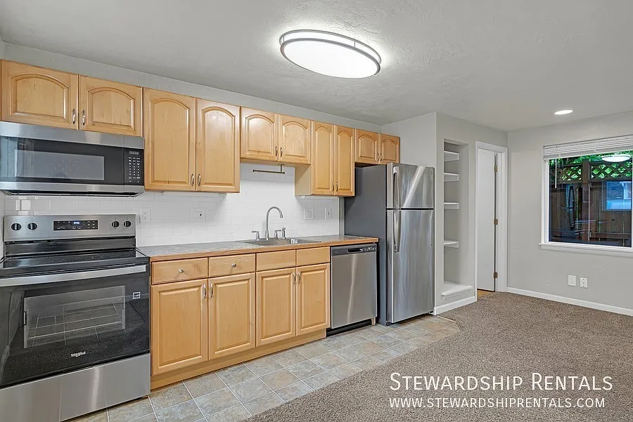 1 Bed / 1 Bath Duplex in West Eugene — Photo 4