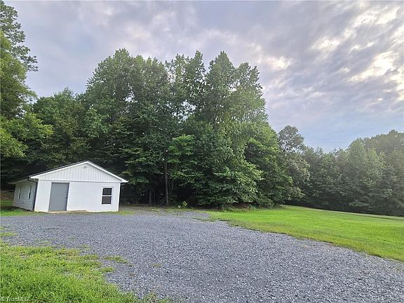 4th image of 3126 Cedar Falls Rd