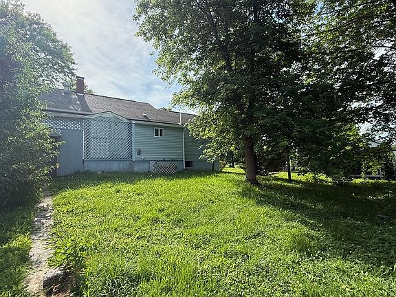 5th image of 825 3rd St