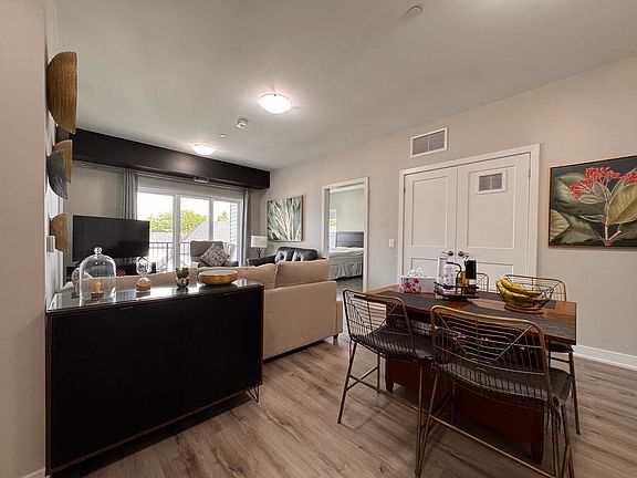 4th image of 110 Fergus Ave #338
