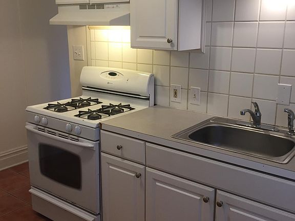 2nd image of 809 N Van Buren St APT 1A