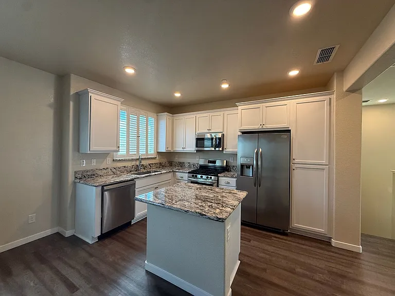 4310 Ocean Ln — Photo 2