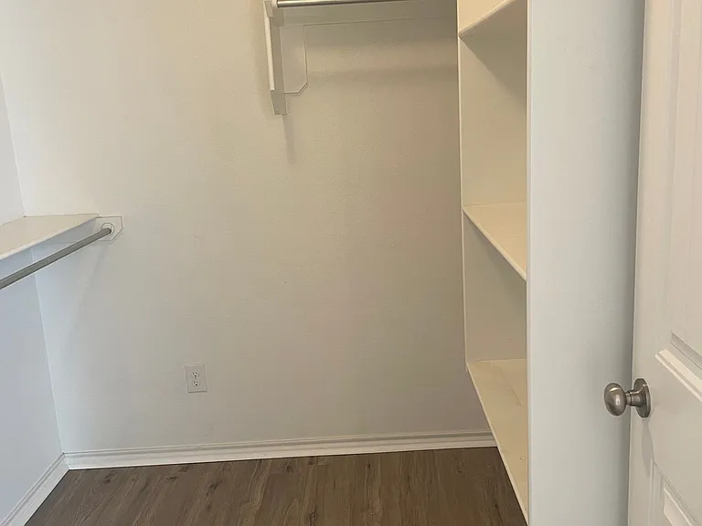 10113 Viola Ave — Photo 8