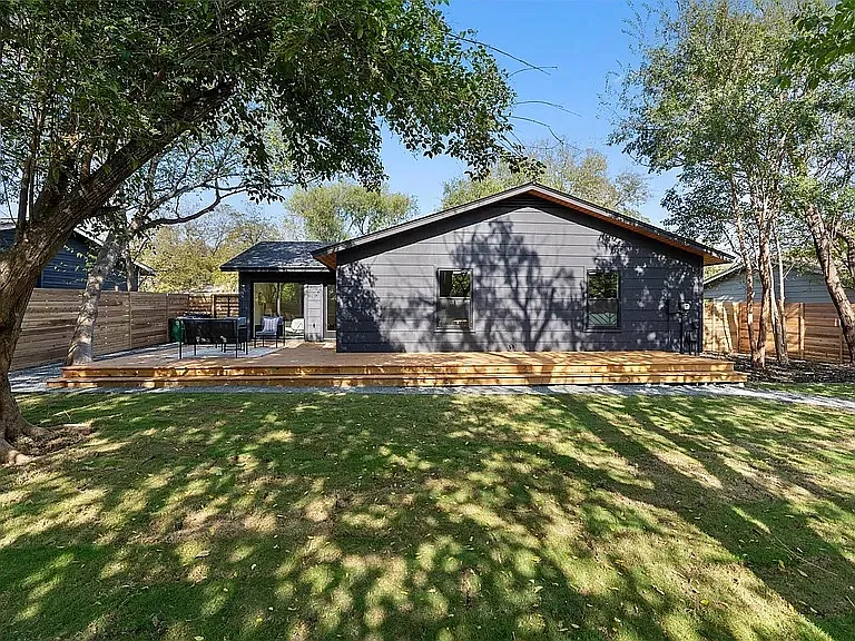 4 bed, 1498 sqft, $3,950 — Photo 2