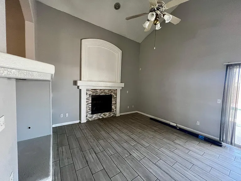 1631 N Garrett Dr — Photo 5