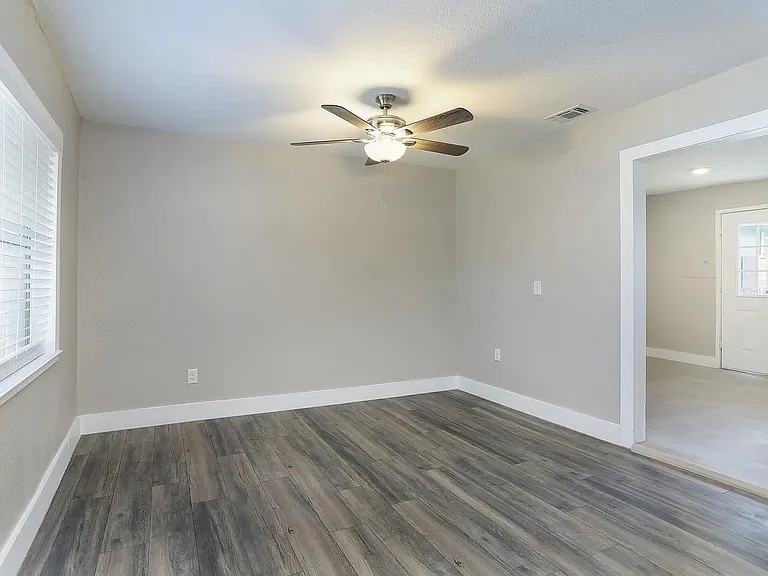 457 W Merriweather St — Photo 3