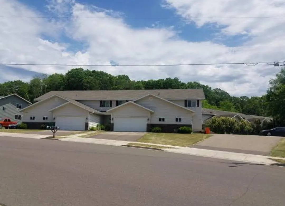 3 bed, 2100 sqft, $1,900 — Photo 1