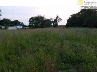 7000 NE Shoal Creek Dr, Kansas City, MO 64119