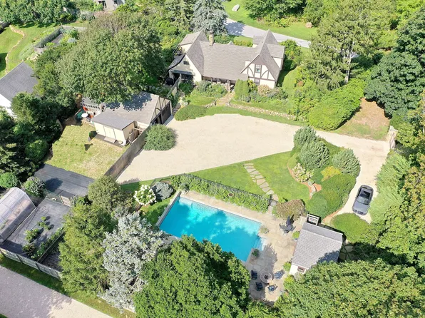 171 S Fairview Ave, Montauk, NY 11954