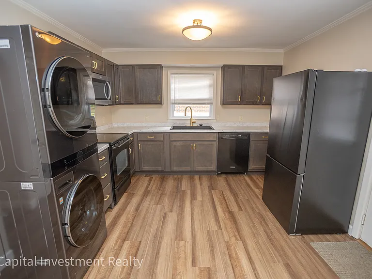 1120 E McCarty St — Photo 17